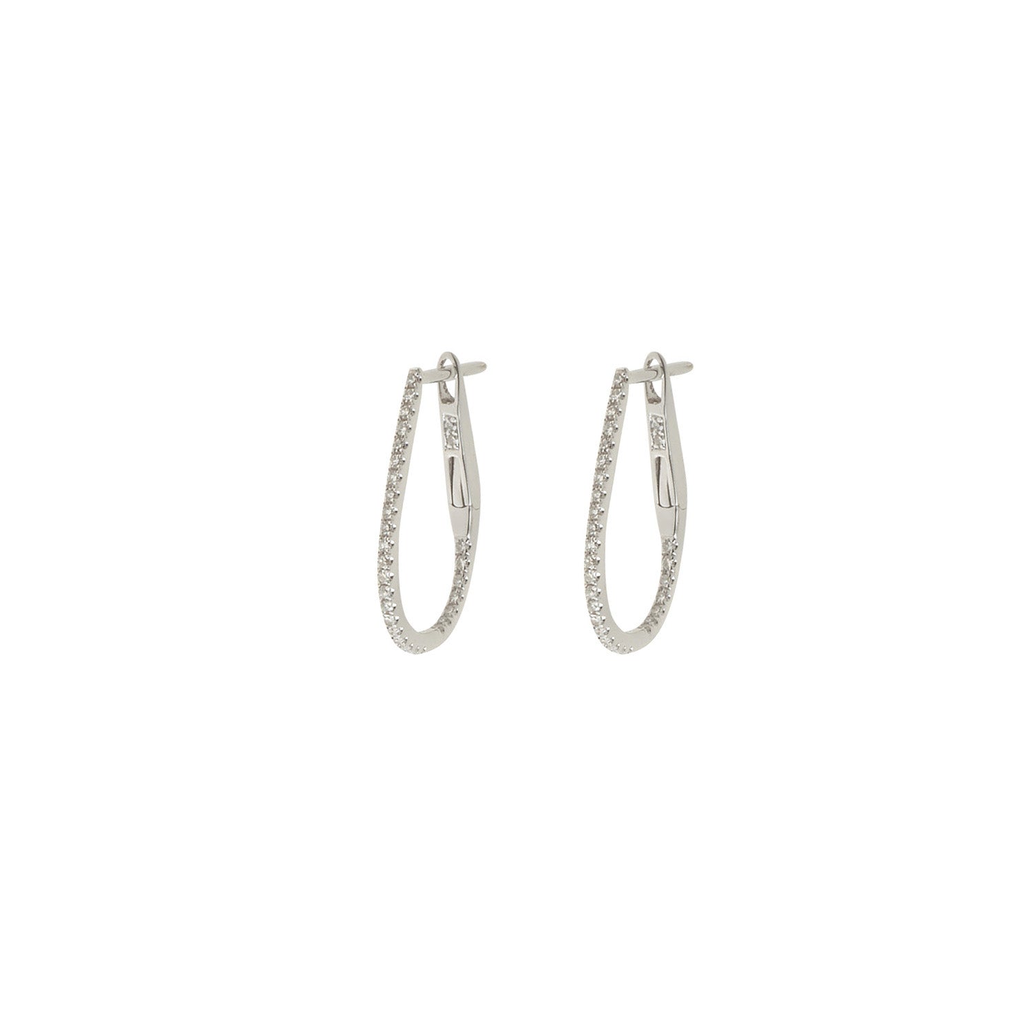 Diamond Hoop earrings. Hoop earrings. Gold hoop earrings. Gold and Diamond hoop earrings. Easy to wear hoops. Diamond hoops. Diamond earrings for gift. Χρυσοί κρίκοι. Διαμαντένιοι κρίκοι. Κρίκος με διαμάντια. Σκουλαρίκια κρίκοι. Σκουλαρίκι για δώρο. Fine jewelry. Anatol. Kifissia. Golden Hall. Athens.