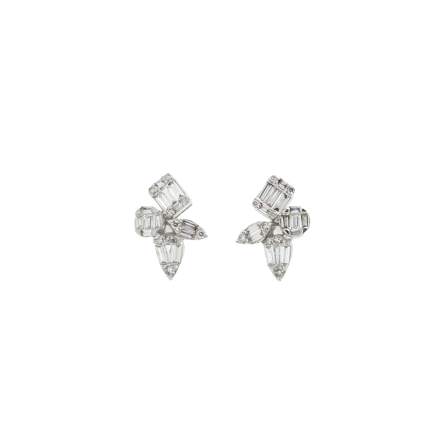 Diamond Earrings. Earring for Gift. Stud Earring. Anatol. Gift. Everyday earring. Easy to wear earring. Sparkly earring. Anatol Jewelry. Fine Jewelry. Golden Hall. Kifissia. Χρυσό σκουλαρίκι. Σκουλαρίκι καρφωτό. Σκουλαρίκι με διαμάντια. Χρυσά κοσμήματα. Κοσμήματα Κηφισιά. Σκουλαρίκι με μπριγιάν.