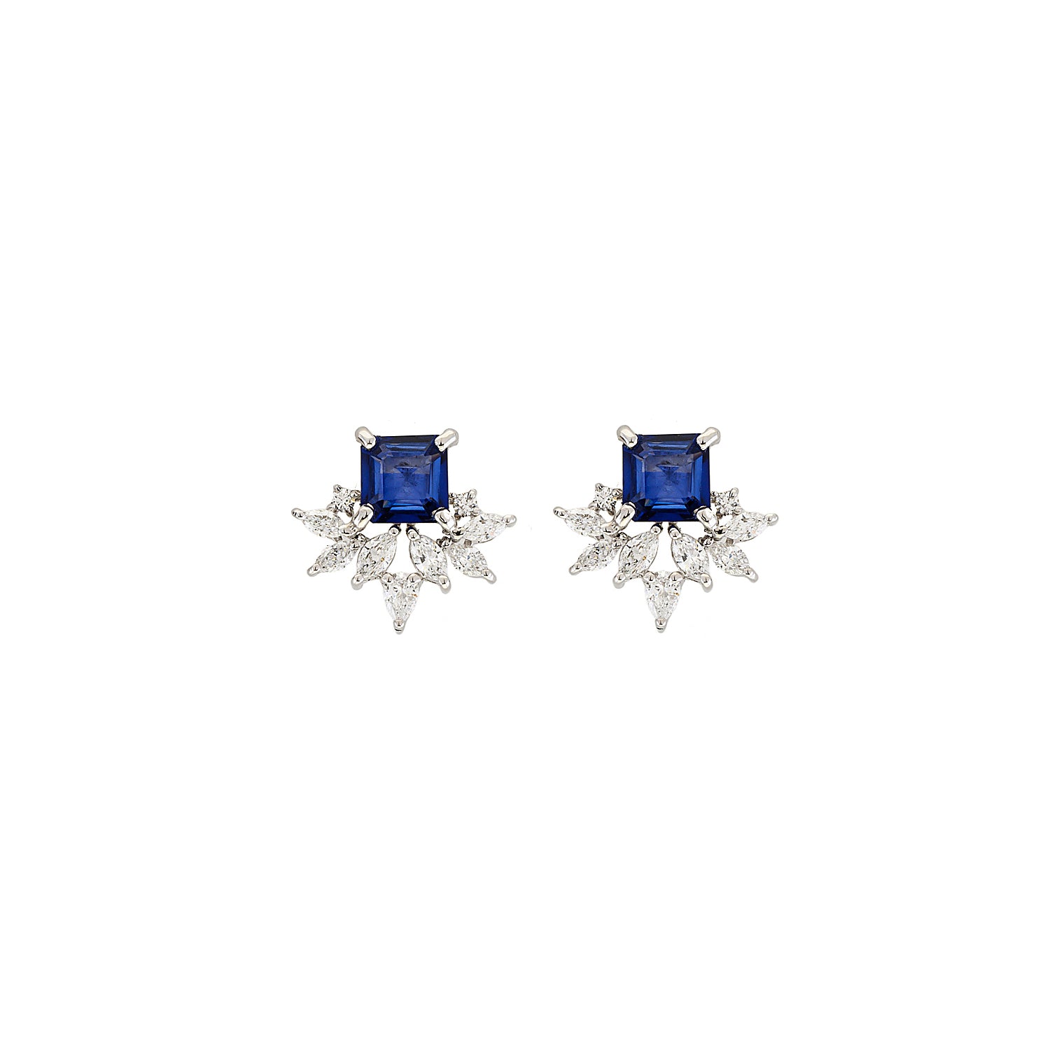 Sapphire Earring. Earrings. 18K gold earring. White Gold, yellow gold, rose gold. Perfect Gift. Earring gift. Fine jewelry. Anatol. Kifissia. Golden Hall. Σκουλαρίκι χρυσό. Σκουλαρίκι  με ζαφείρια. Σκουλαρίκι τρυπητό. Σκουλαρίκι με ζαφείρι. Σκουλαρίκι με διαμάντια. Athens. Κηφισιά. Σκουλαρίκι με μπριγιάν.