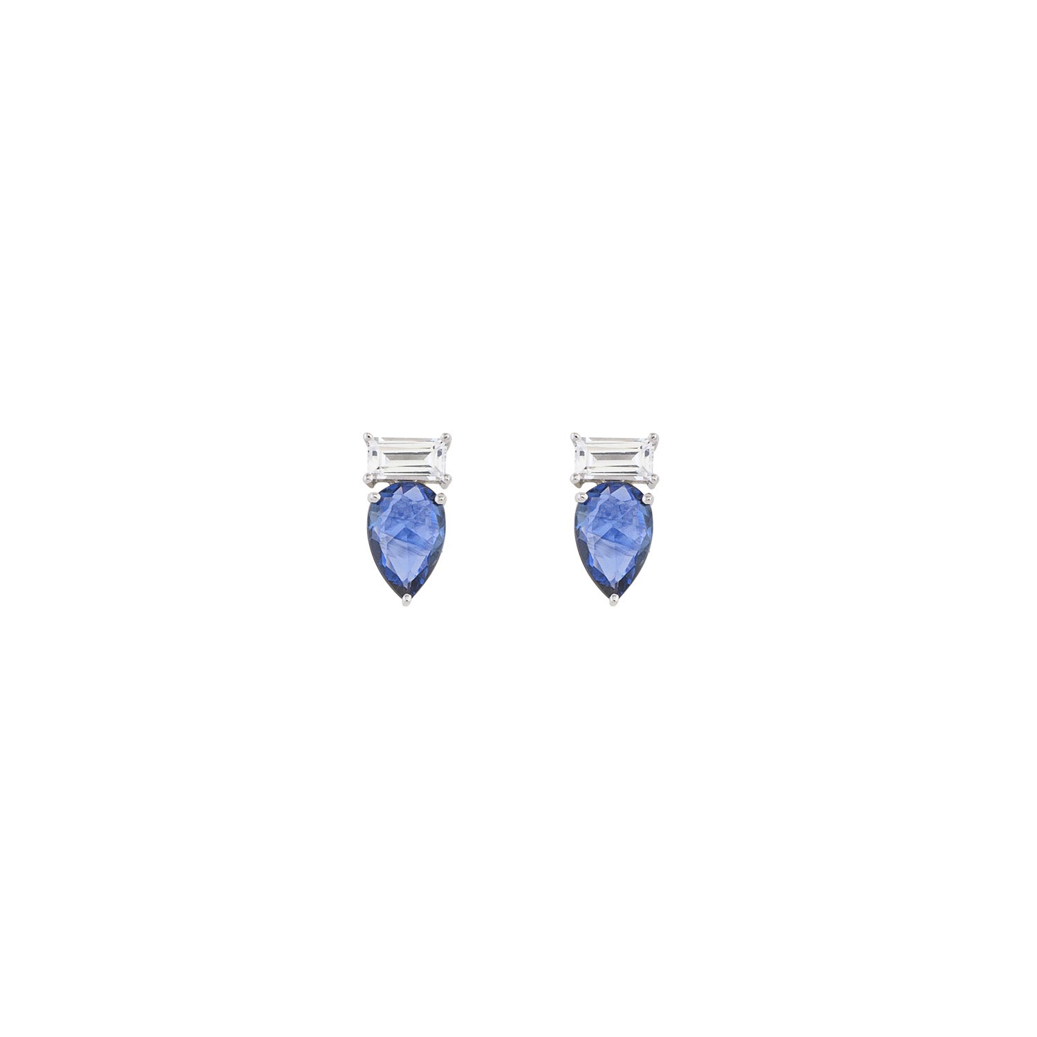 Sapphire Earring. Gold earring. Fine jewelry. Anatol. Golden Hall. Σκουλαρίκι χρυσό. Σκουλαρίκι  με ζαφείρια. Σκουλαρίκι τρυπητό. Σκουλαρίκι με ζαφείρι. Σκουλαρίκι με διαμάντια. Athens. Σκουλαρίκι με μπριγιάν.