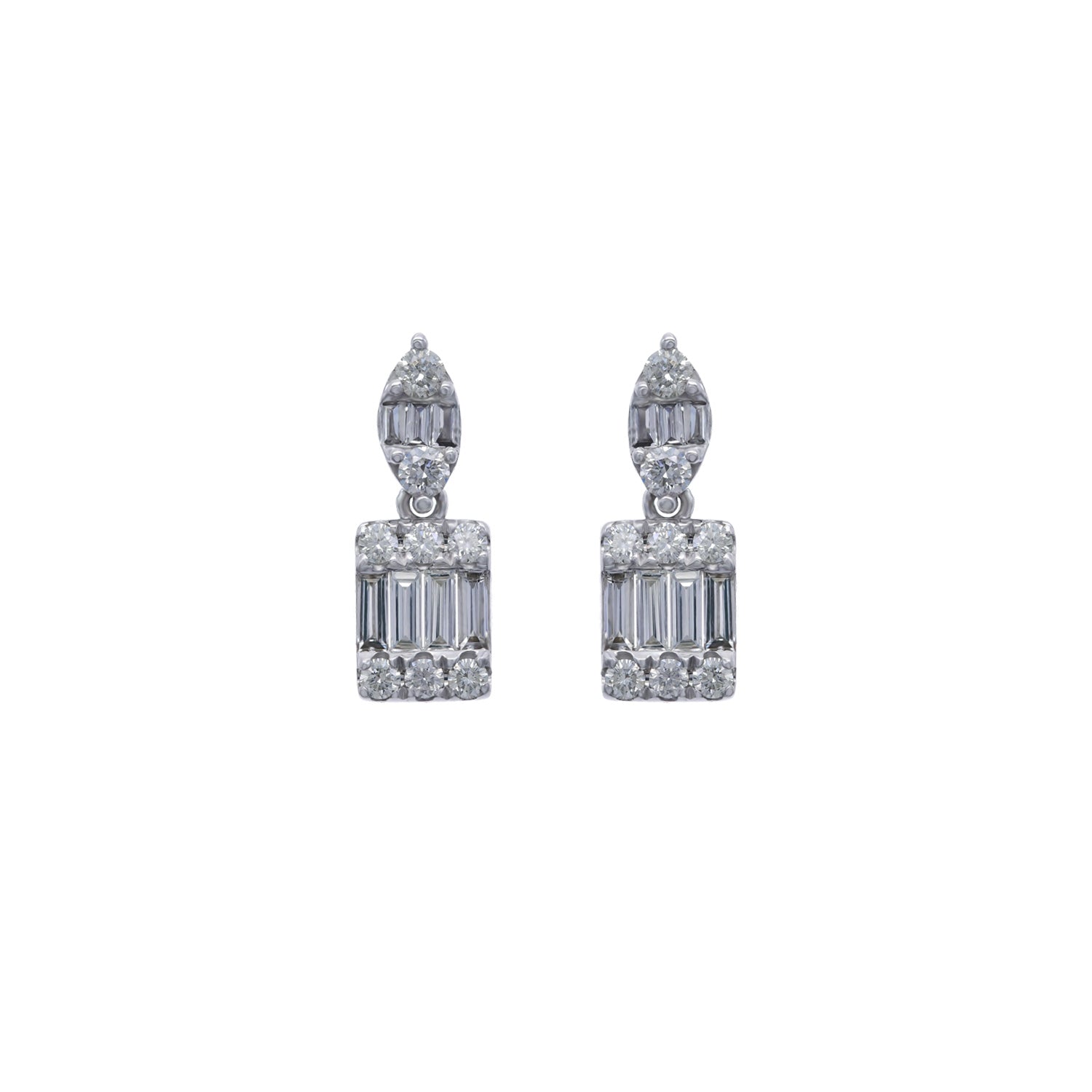 Diamond Earrings. Earring for Gift. Stud Earring. Diamonds. Anatol. Gift. Everyday earring. Easy to wear earring. Sparkly earring. Anatol Jewelry. Fine Jewelry. Golden Hall. Kifissia. Χρυσό σκουλαρίκι. Σκουλαρίκι καρφωτό. Σκουλαρίκι με διαμάντια.  Athens. Χρυσά κοσμήματα. Κοσμήματα Κηφισιά. Σκουλαρίκι με μπριγιάν.