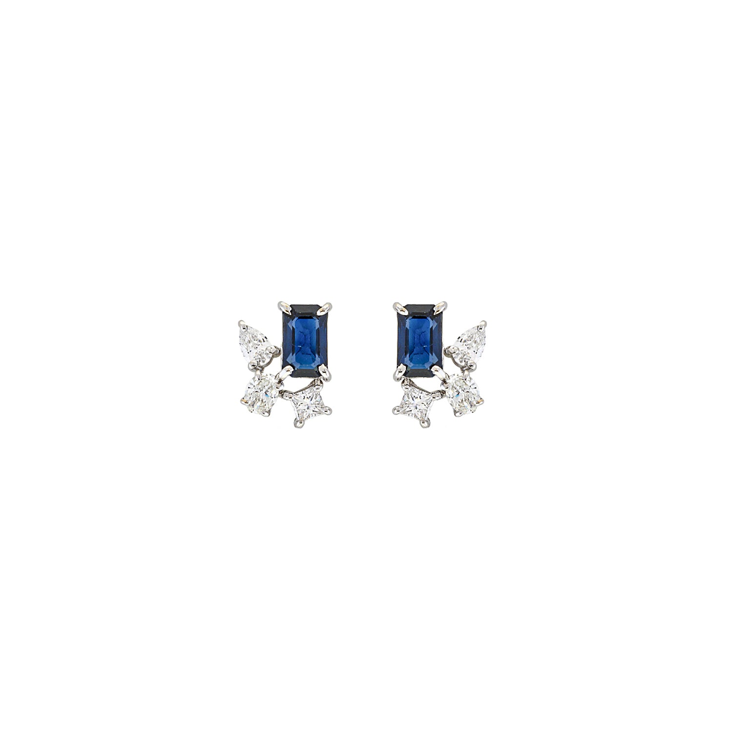 Sapphire Earring. Earrings. 18K gold earring. White Gold, yellow gold, rose gold. Perfect Gift. Earring gift. Fine jewelry. Anatol. Kifissia. Golden Hall. Σκουλαρίκι χρυσό. Σκουλαρίκι  με ζαφείρια. Σκουλαρίκι τρυπητό. Σκουλαρίκι με ζαφείρι. Σκουλαρίκι με διαμάντια. Athens. Κηφισιά. Σκουλαρίκι με μπριγιάν. 