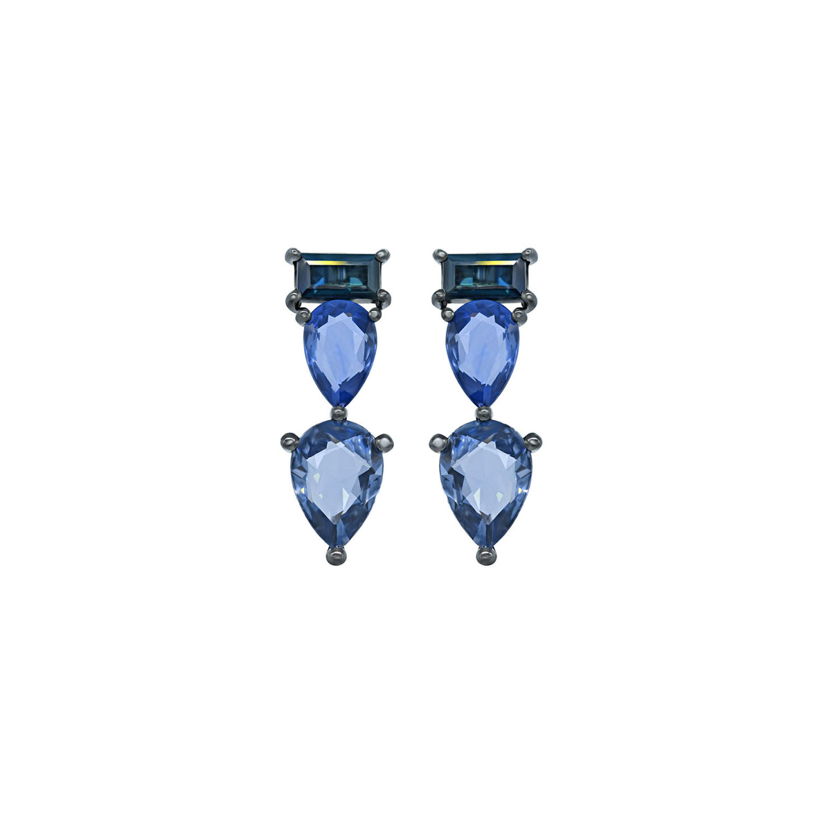 Sapphire Earring. Earrings. 18K gold earring. White Gold, yellow gold, rose gold. Perfect Gift. Earring gift. Fine jewelry. Anatol. Kifissia. Golden Hall. Σκουλαρίκι χρυσό. Σκουλαρίκι  με ζαφείρια. Σκουλαρίκι τρυπητό. Σκουλαρίκι με ζαφείρι. Σκουλαρίκι με διαμάντια. Athens. Κηφισιά. Σκουλαρίκι με μπριγιάν. 