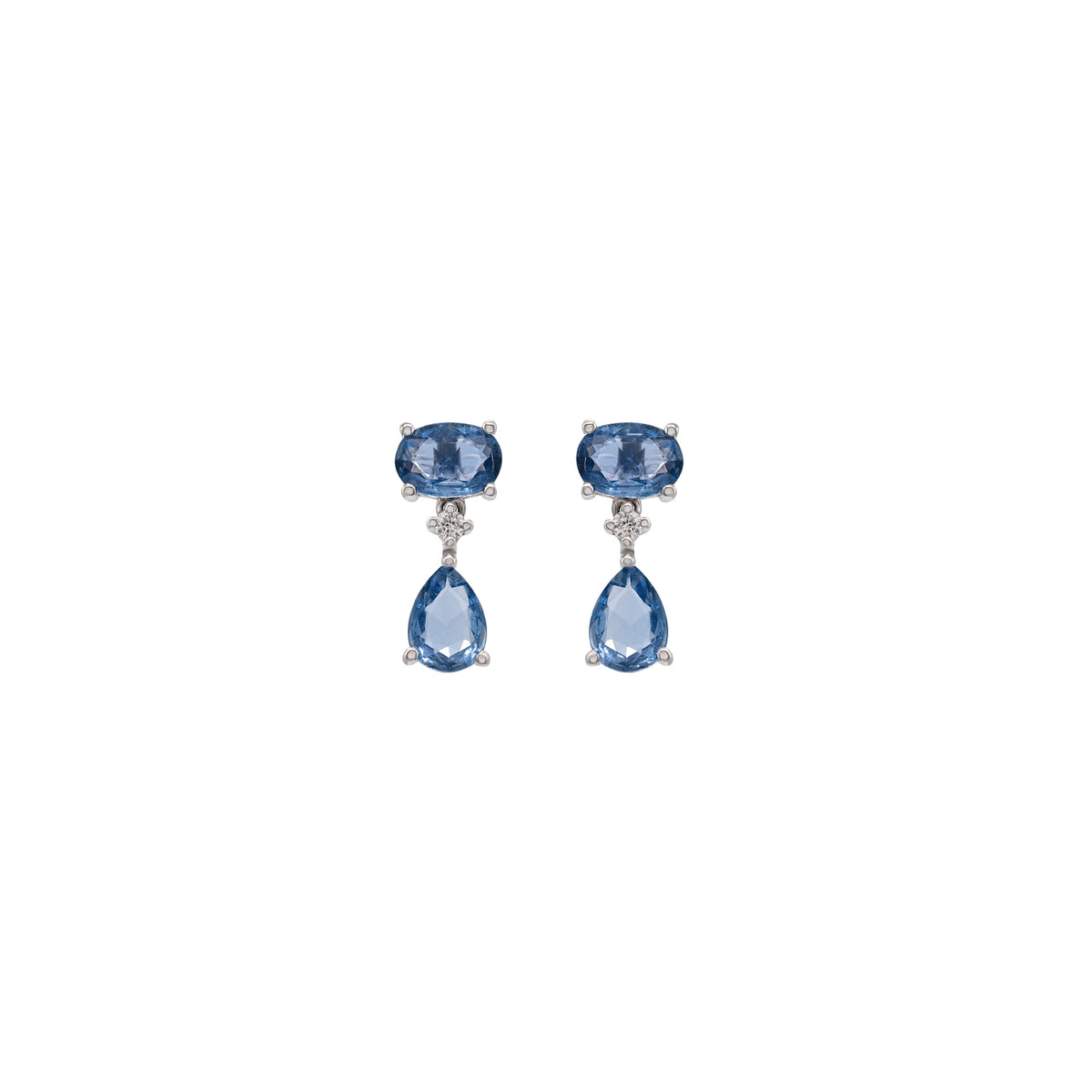 Sapphire Earring. Earrings. 18K gold earring. White Gold, yellow gold, rose gold. Perfect Gift. Earring gift. Fine jewelry. Anatol. Kifissia. Golden Hall. Σκουλαρίκι χρυσό. Σκουλαρίκι  με ζαφείρια. Σκουλαρίκι τρυπητό. Σκουλαρίκι με ζαφείρι. Σκουλαρίκι με διαμάντια. Athens. Κηφισιά. Σκουλαρίκι με μπριγιάν. 
