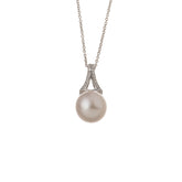 Pearl Necklace. Fresh water pearl. Sea pearl. Diamond and pearl necklace. Diamond Necklace. Chain necklace. Classic Necklace. Pearl Gift. Fine jewelry. Anatol jewelry. Χρυσά κοσμήματα. Κοσμήματα Κηφισιά. Κολιέ με μαργαριτάρι. Κολιέ με πέρλα. Κολιέ με μπριγιάν και μαργαριτάρι. Κολιέ με διαμάντι και πέρλα.