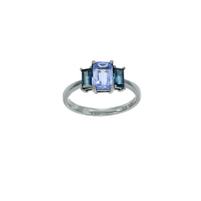 Sapphire Ring. Gold and sapphire ring. Triple sapphire ring. Promise ring. Black rhodium ring. Δαχτυλίδι χρυσό με ζαφείρια. Μαύρο χρυσό δαχτυλίδι. Δαχτυλίδι με τρία ζαφείρια.