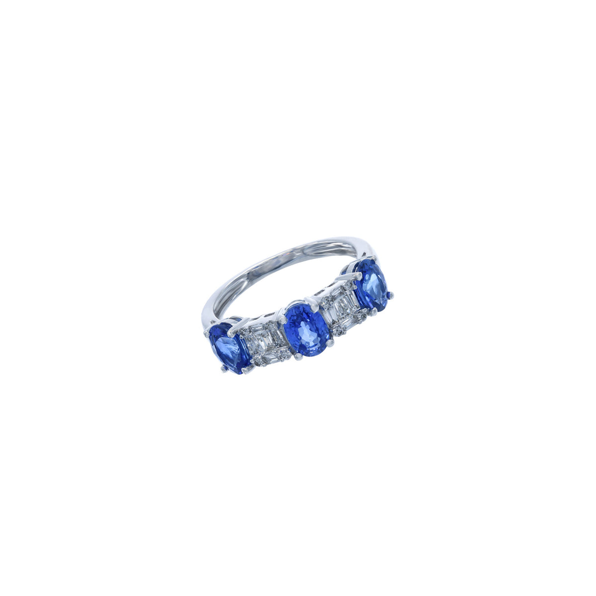 Sapphire Ring. Diamond and sapphire ring. Precious stone ring. High end ring. Anatol jewelry. Fine jewelry. Golden Hall. Kifissia. Vivid blue sapphire. Fine jewelry. Ring. Engagement ring. Royal blue ring. Athens. Δαχτυλίδι με διαμάντια. Δαχτυλίδι με μπλε ζαφείρι. Δαχτυλίδι κόσμημα. Καλό δαχτυλίδι. Κοσμήματα. 